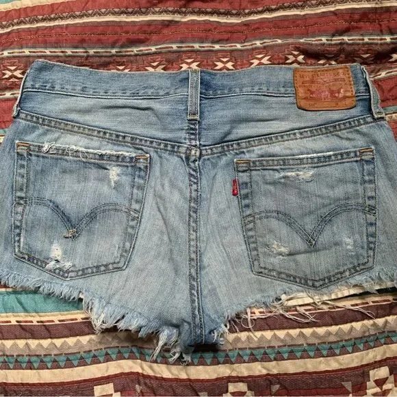 Vintage 501 Levi’s Cut Off Denim Shorts - Picture 5 of 6